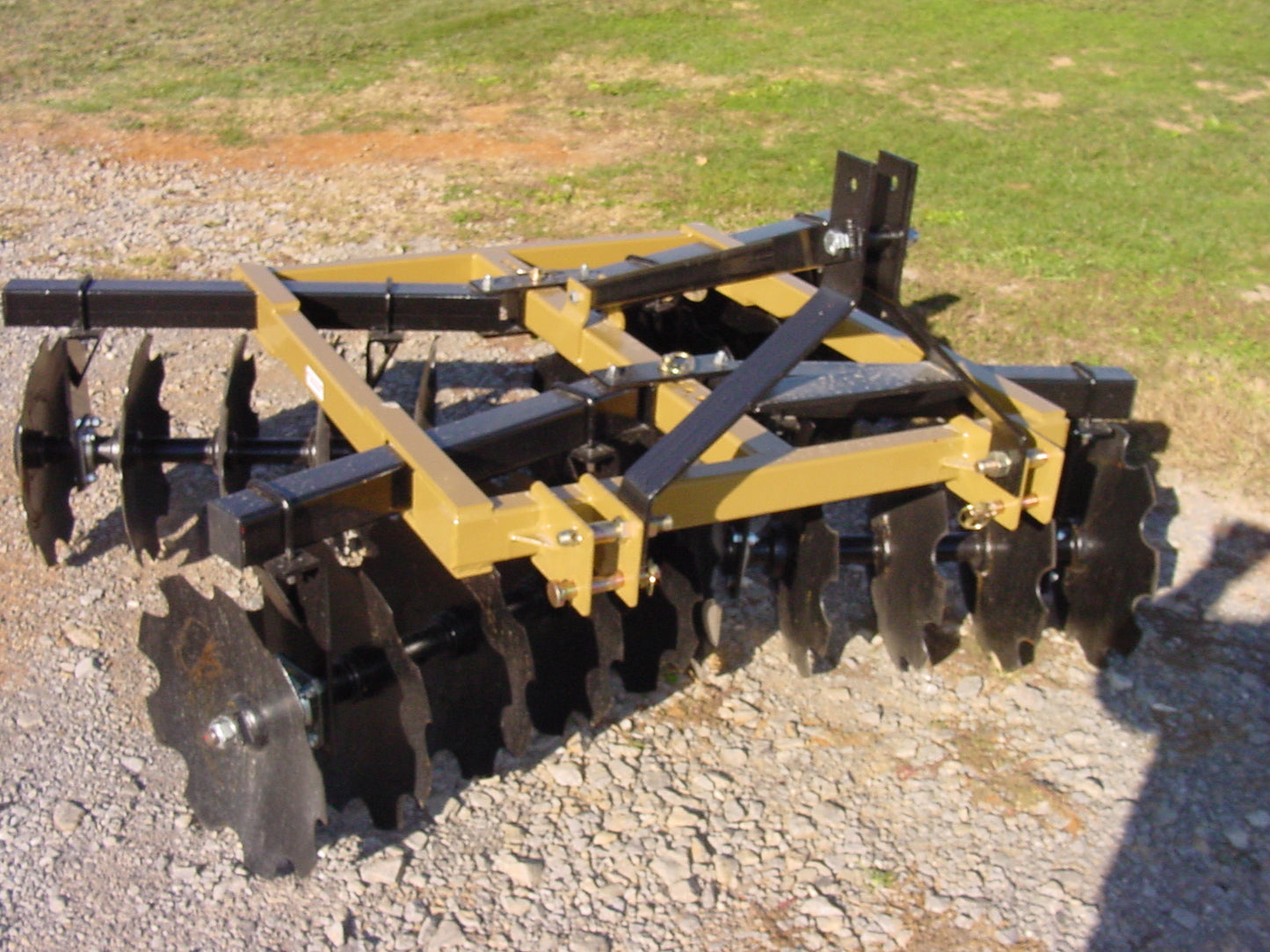 A & B EAGLELINE EQUIPMENT 3 PT. 4'-4" TO 7'-7" EAGLE STANDARD DISC HARROW - CO-ALL CUT-OUT 18" BLADES FOR TRACTOR