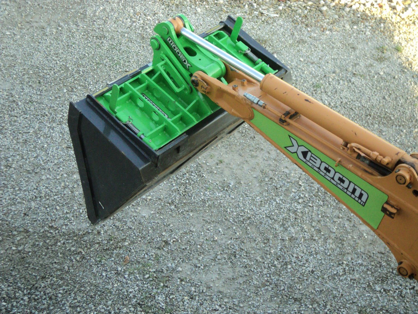 Amulet XBoom Coupler System | Model XB Series (XB15–XB60) | Adapter Width 24" To 44" | 1 To 8 Tons | For Excavators