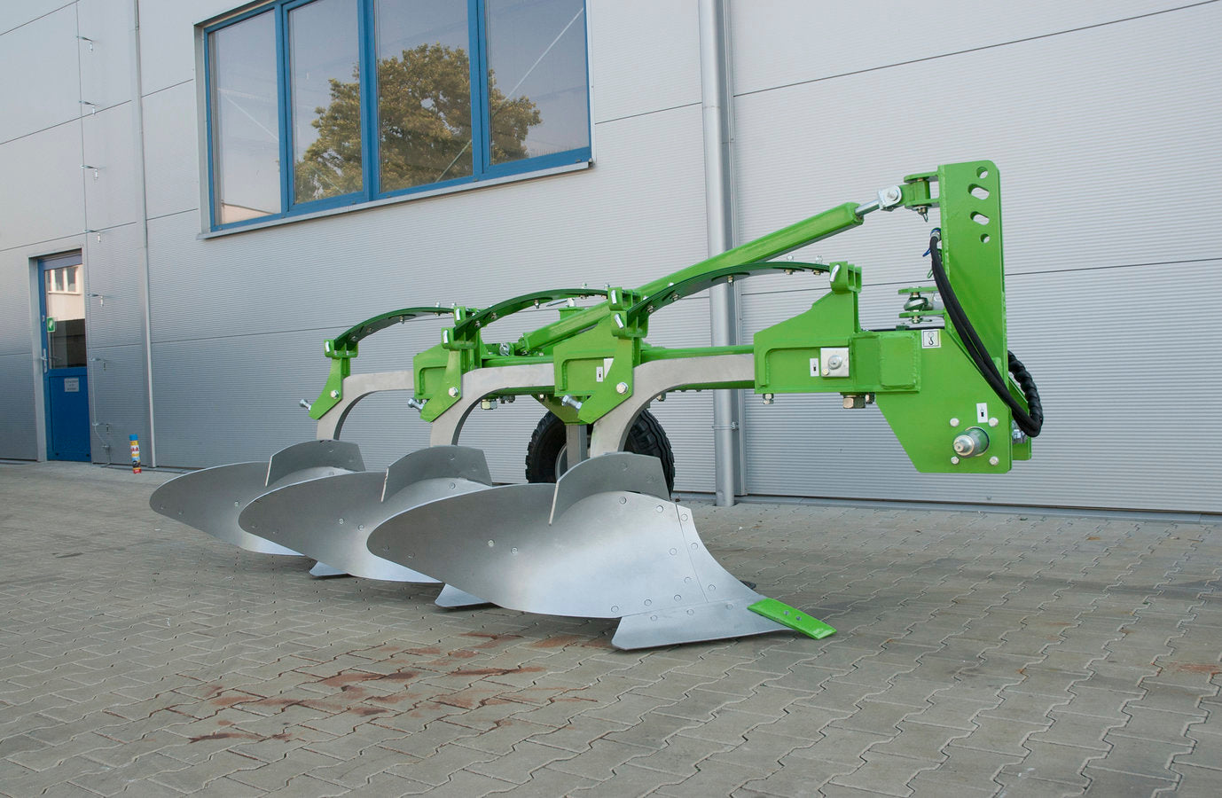 Bomet Libra Single-beam ploughs (Spring Trip) | Width 3'-8' | 75-150 HP | For Tractors