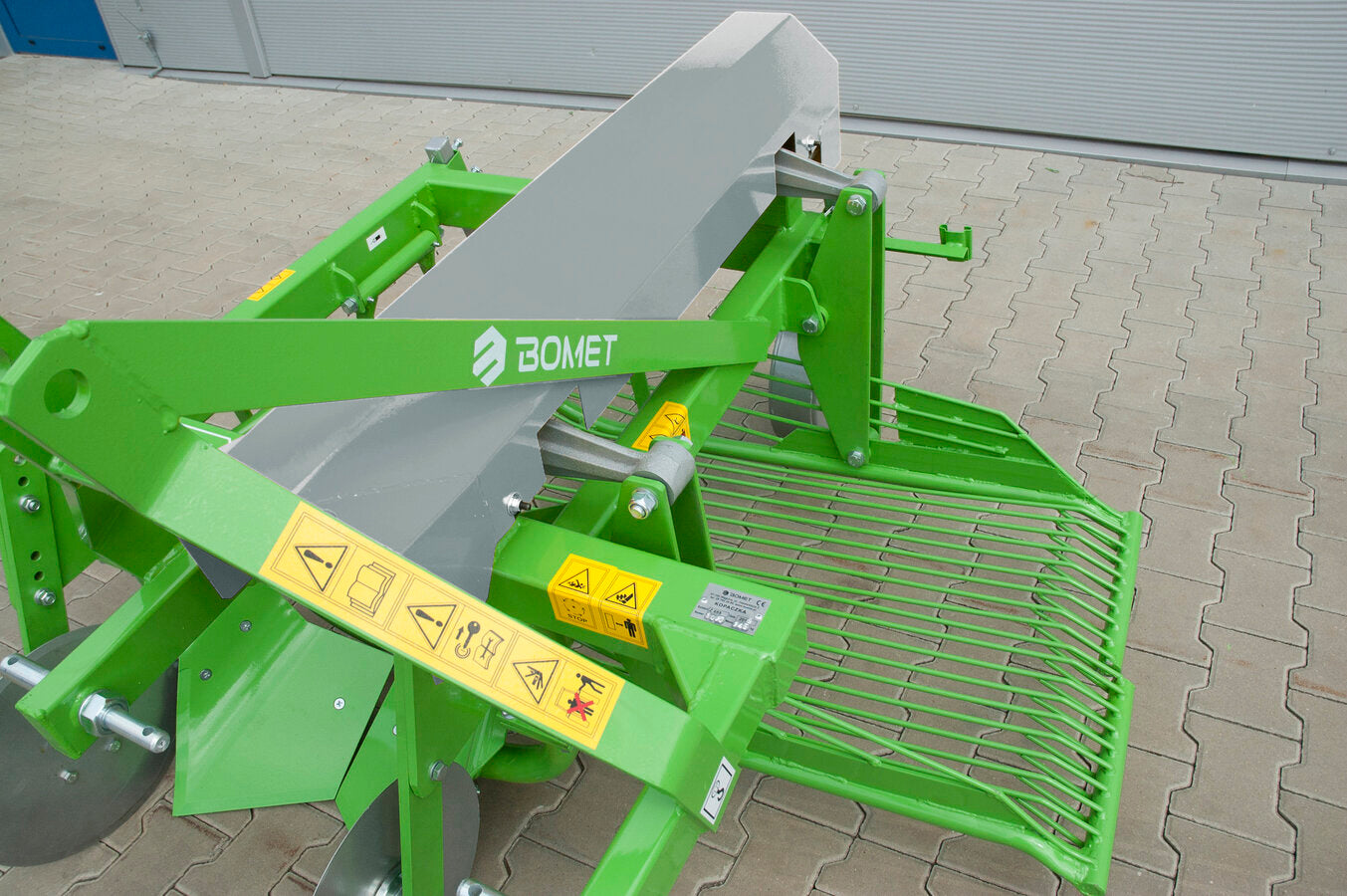 Bomet Ursa 1-Row Vibrating Potato Digger | Width 21" | 10 HP | For Tractors