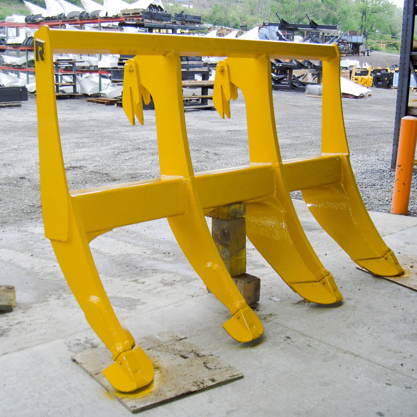 Rockland Blade Rake | Weight Up to 3,000 lbs | Width Up to 12 feet | Teeth Design Rugged teeth | For Dozers