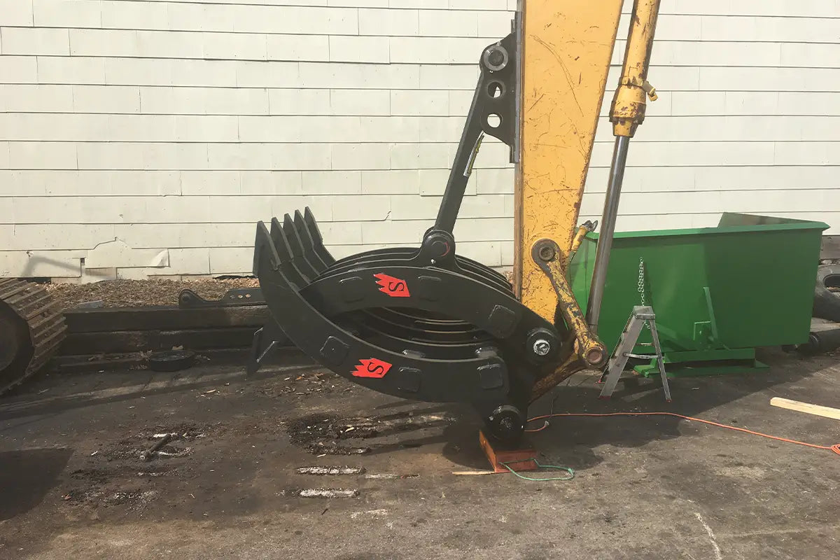 Solesbee’s Hydraulic Pin Mounted Thumb | SEG Series | Width 36"-54" | Machine Size 8 – 39 Tons | For Excavators
