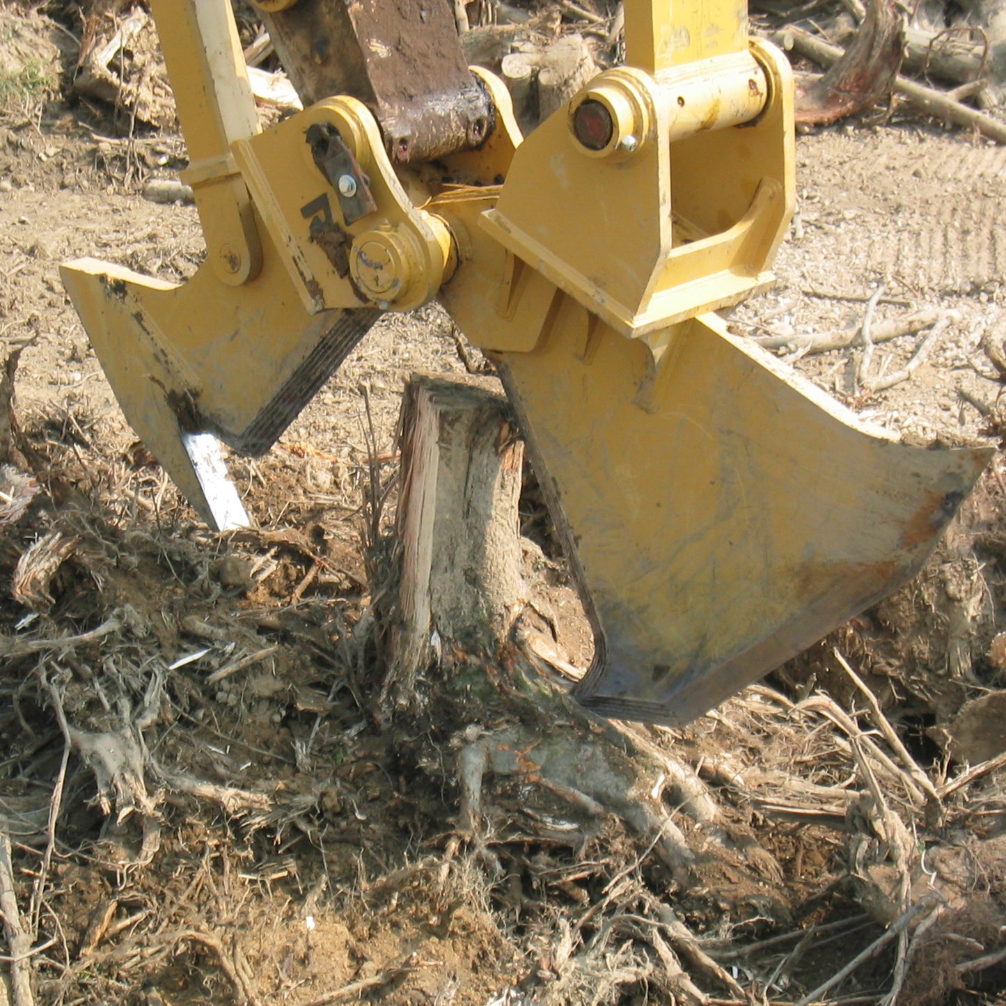 Rockland Stump Splitter | Mouth Opening 48", 54" & 60" inches | Weight 2,600 To 5,500 Lbs | For Excavators