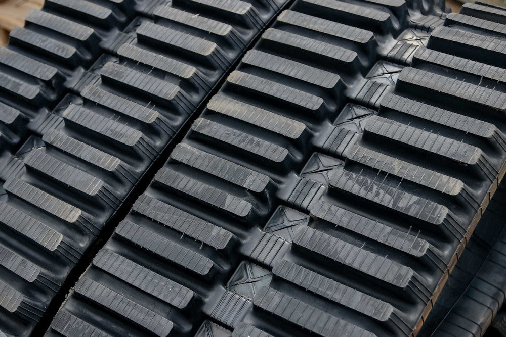 Express Steel | Rubber Track | Model 400x86x52 Multi-Bar | SKU 5565 | Width 15.75" | Hydraulic Flow 20 To 35 GPM | For Skid Steers