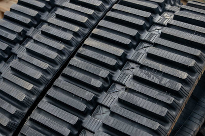 Express Steel | Rubber Track | Model 400x86x52 Multi-Bar | SKU 5565 | Width 15.75" | Hydraulic Flow 20 To 35 GPM | For Skid Steers