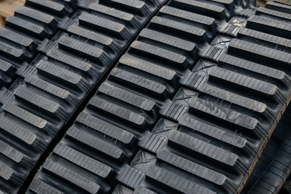 Express Steel | Rubber Track | Model 400x86x52 Multi-Bar | SKU 5565 | Width 15.75" | Hydraulic Flow 20 To 35 GPM | For Skid Steers