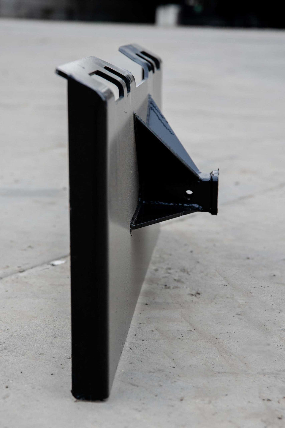 Express Steel Hitch Plate | SKU ES60100 | Width 46" |  Hydraulic Flow 15–20 GPM | For Skid Steers