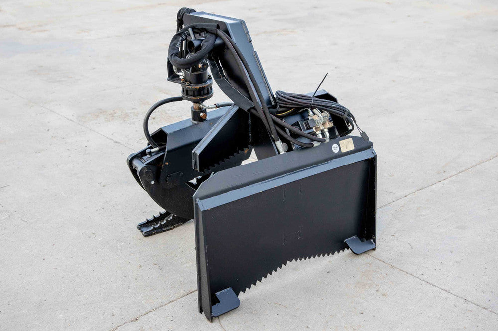 Express Steel | Mini Bobcat Log Grapple | SKU ES22650 | Opening Width 66" Max | Hydraulic Rotation | Hydraulic Flow Range 8 To 15 GPM | For Mini Skid Steers