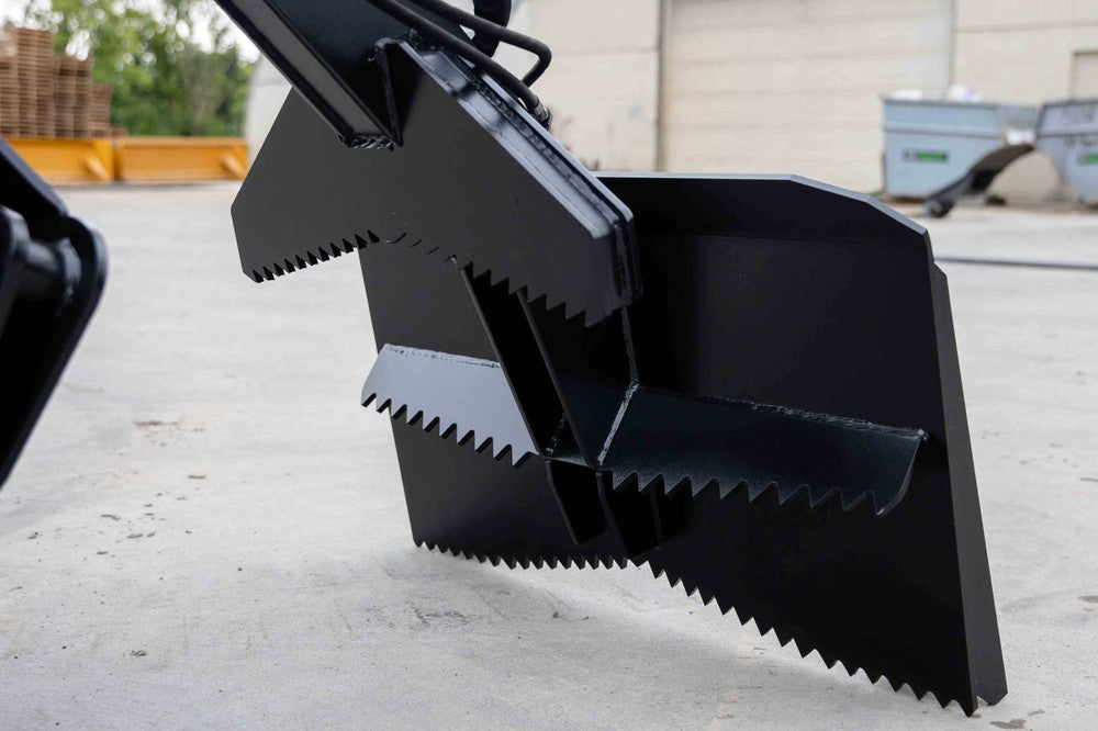 Express Steel | Log Grapple | Model Mini Bobcat Manual Rotating | SKU ES22620 | Opening 66" Width | Capacity 2,000 lb | Hydraulic Flow 10 To 15 GPM | For Skid Steers