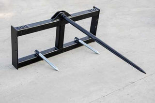 Express Steel Tomahawk Round Hay Bale Spear | 49″ Spear + 18″ Stabilizers | 15–20 GPM | 25–60 HP | For Skid Steers & Compact Tractors