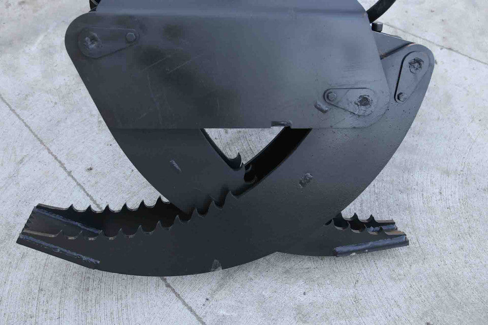 Express Steel | Log Grapple | Model Toro Dingo Manual Rotation | SKU ES22720 | Opening Width 66" | Capacity 2,000 lbs | Hydraulic Flow Requirement 10 To15 GPM | For Skid Steers