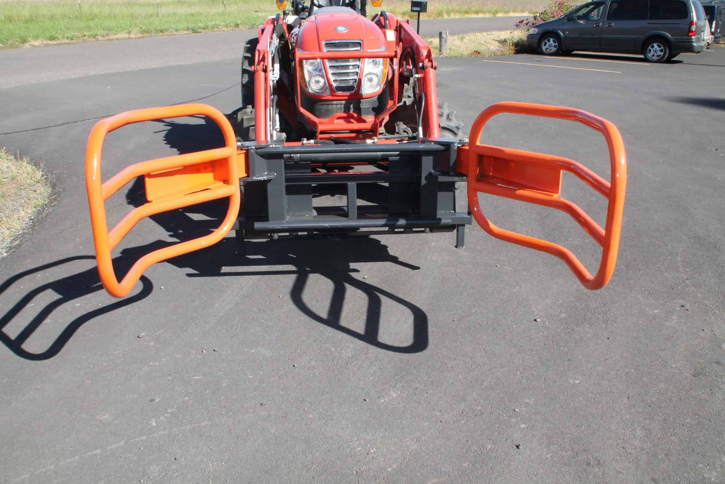 Farmer Helper FH-BG130 Rount Hay Bale Gripper Standard | 80"-150" Bale Diameter for Skidsteer/Tractor