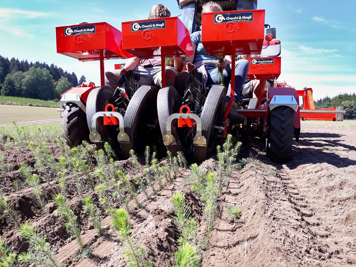 Checchi & Magli Transplanter Foxdrive R-14 | Inter-Plants Spacing 9-12 cm | 20-65 HP For Tractors