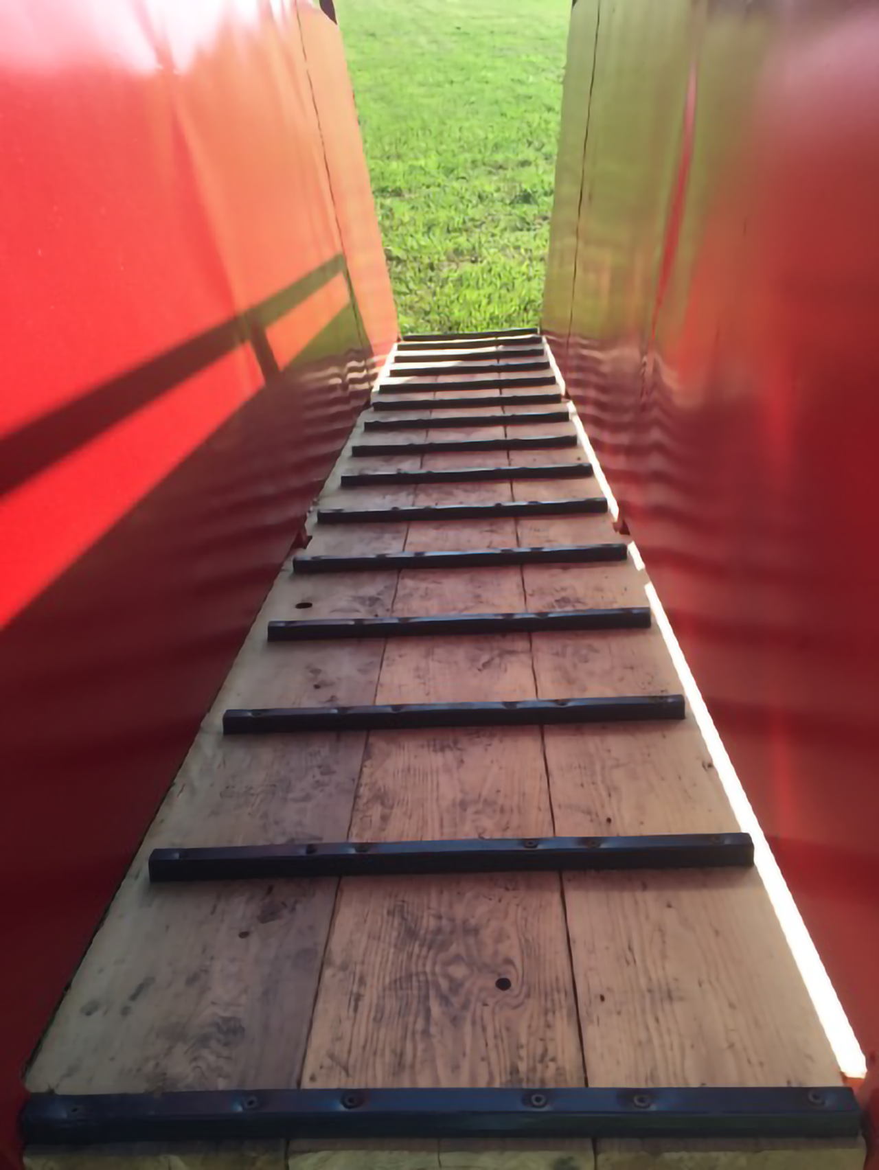 Global Equipment Palco Loading Chute | Portable Cattle Chute | Width 32" | Horsepower‑Ready Operation | For Ranch & Feedlot