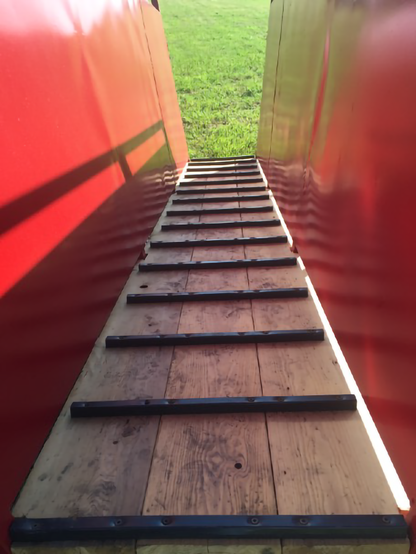 Global Equipment Palco Loading Chute | Portable Cattle Chute | Width 32" | Horsepower‑Ready Operation | For Ranch & Feedlot