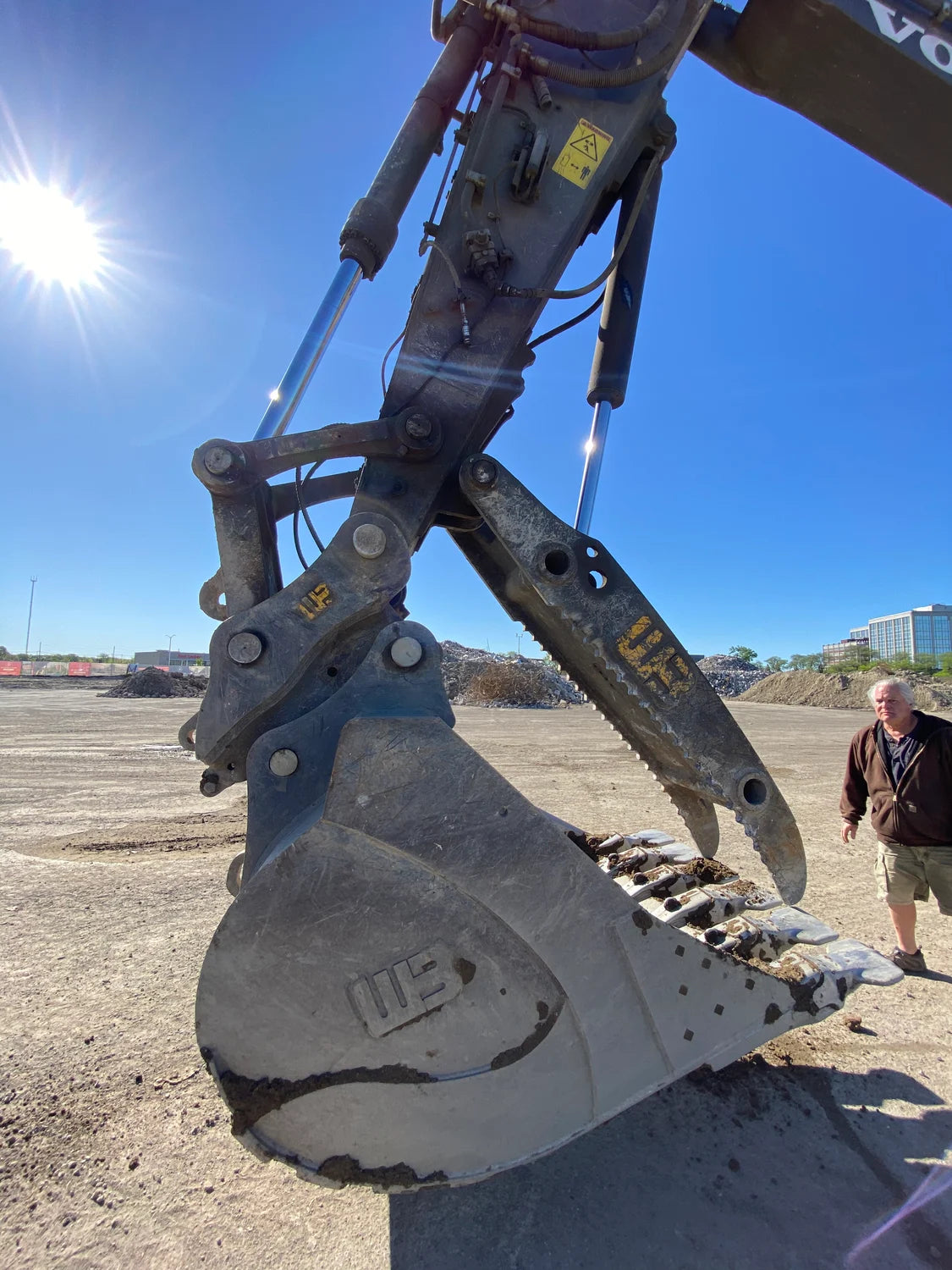 Werk-Brau Stick Mounted Multi-Tine Thumb | Thumb Tip Radius 32" To 84" | Tine Width/Spacing 8.5" To 32" | 131° Rotation | 1.5–40 Tons | For Excavators