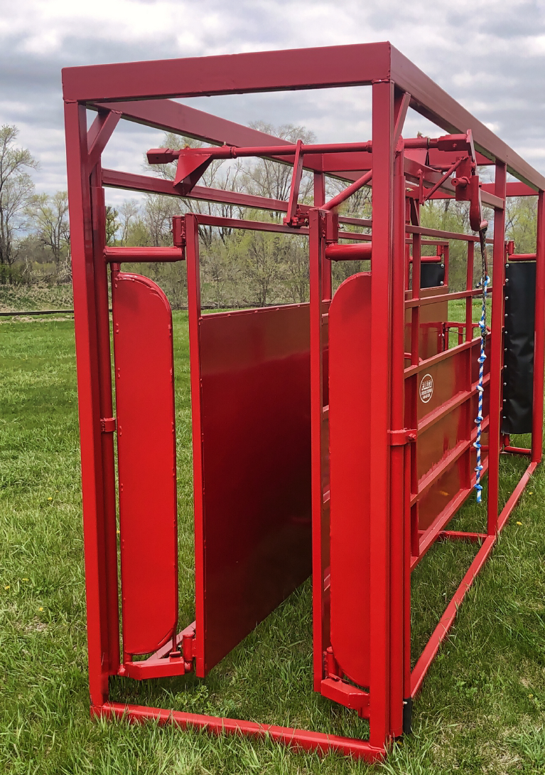 Global Equipment Palco 16' Adjustable Alley | Width 14" | Clearance 72" | Easy Squeeze Cattle | For Ranch Facilities & Cattle Operations