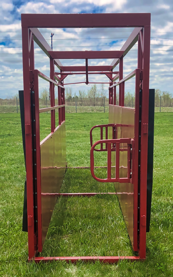 Global Equipment Palco 16' Adjustable Alley | Width 14" | Clearance 72" | Easy Squeeze Cattle | For Ranch Facilities & Cattle Operations