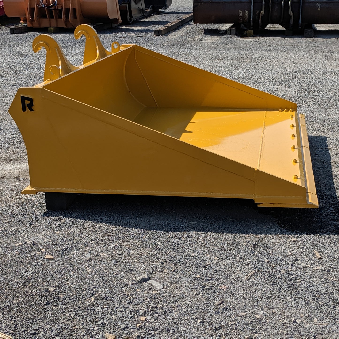 Rockland Grading Bucket | Machine Size 12,800 To 34000 | Height 28" to 36" inches | Capacity 2 to 3.75 Cubic Yard  | For Loaders