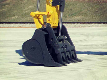 TAG Hydraulic Main Pin Thumb Series | Finger Count 2-4 | Machine Size 1–30 Tons | For Excavators & Backhoes