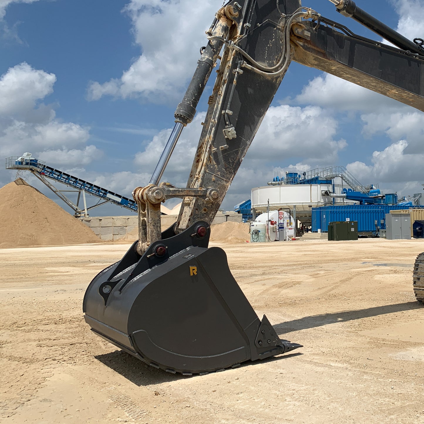 Rockland Heavy Duty, High Capacity Bucket | Bolt On & Weld In Side Cutters | Heavy-Duty Torque Tubes | For Excavators
