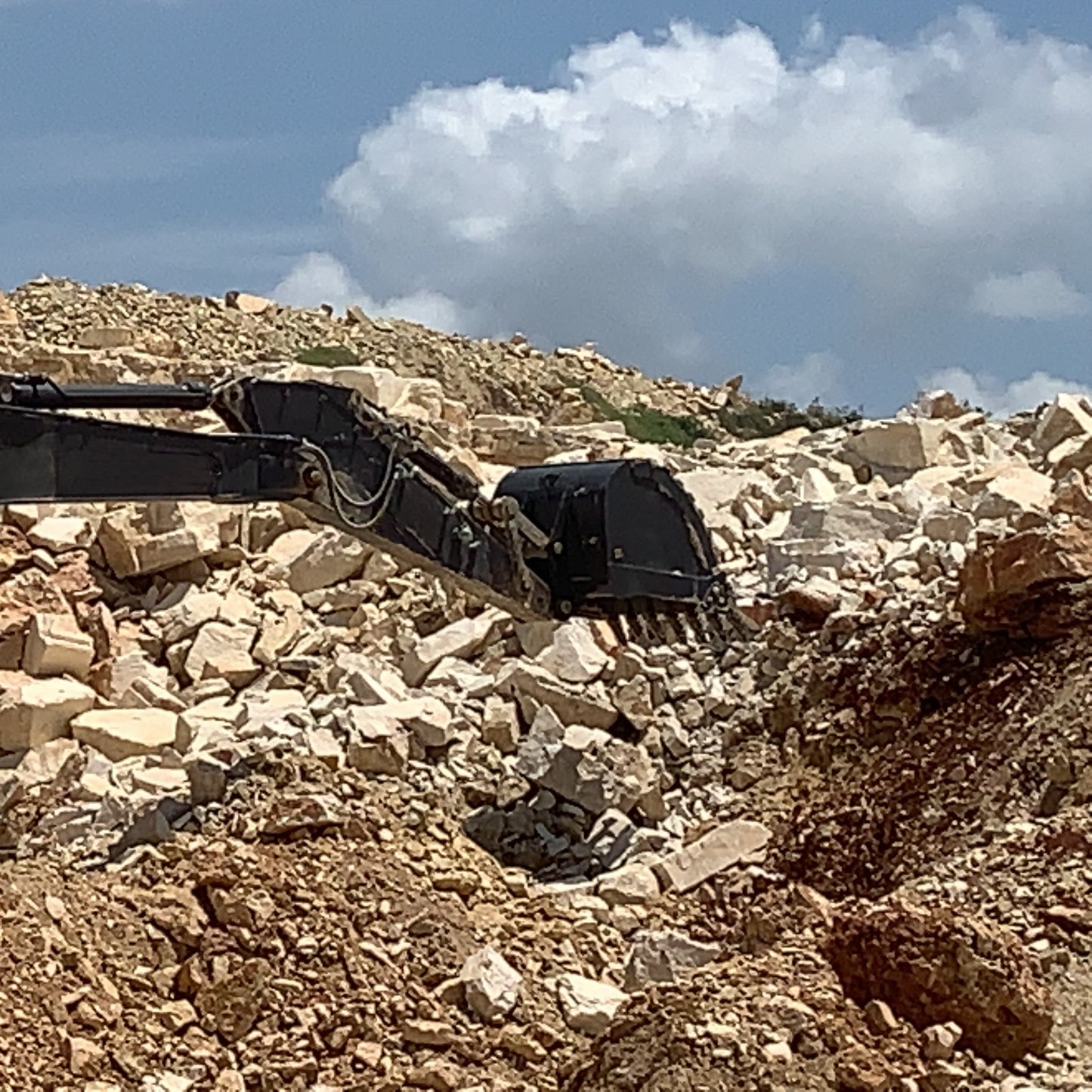 Rockland Heavy Duty, High Capacity Bucket | Bolt On & Weld In Side Cutters | Heavy-Duty Torque Tubes | For Excavators
