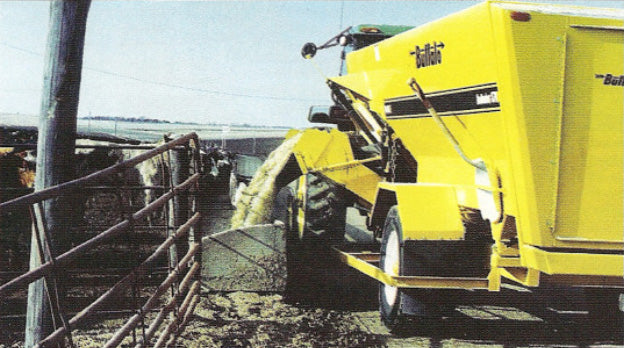 Henke Buffalo Mixer Wagon | Models 240–485 | 240–485 Cu Ft | 100–150 HP | For Tractor
