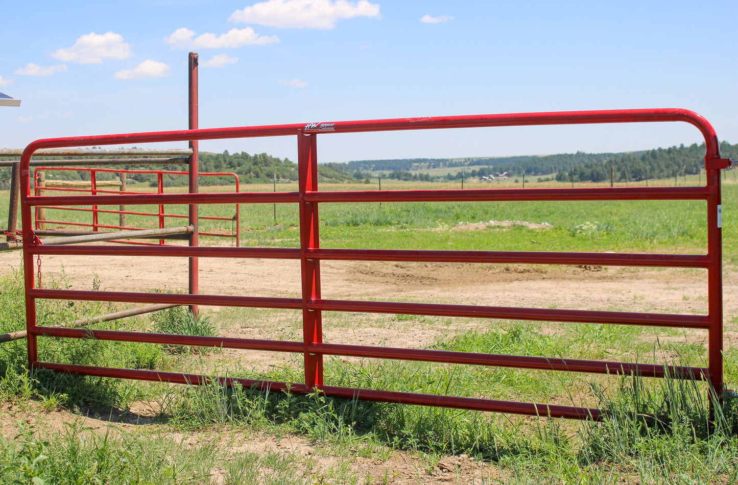 Hutchison HW Utility Gate 1¾" | Model GT650 | Width 4′ – 16′ | Powder‑Coated Finish