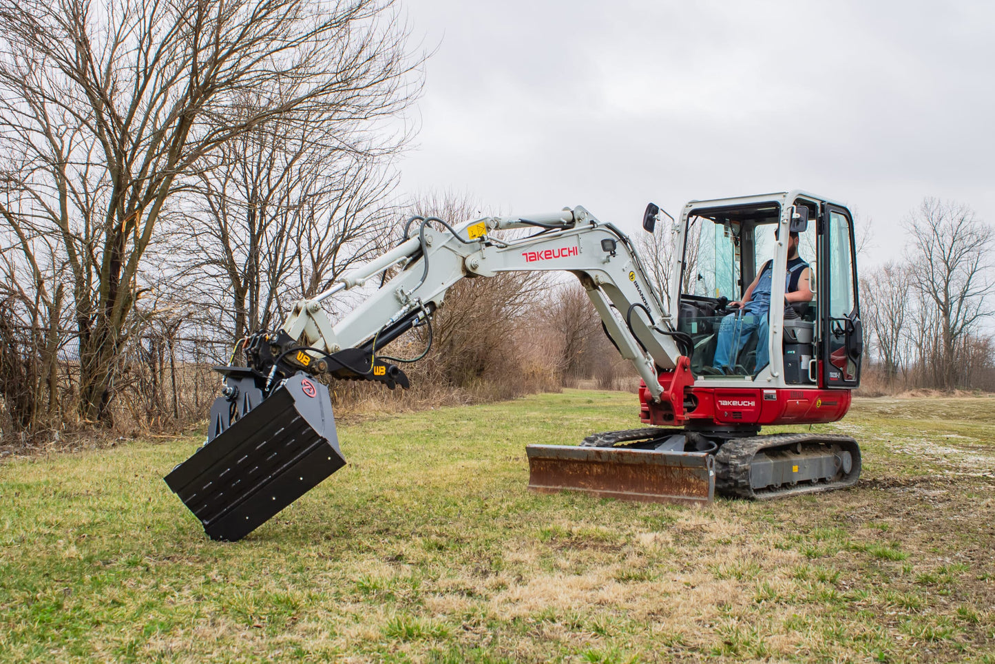 Mongo Attachments Tilt Bucket | Model MTGB900 | Width 36" | Hydraulic 45° Tilt | 2.5 To 4.5 Tons | For Excavators
