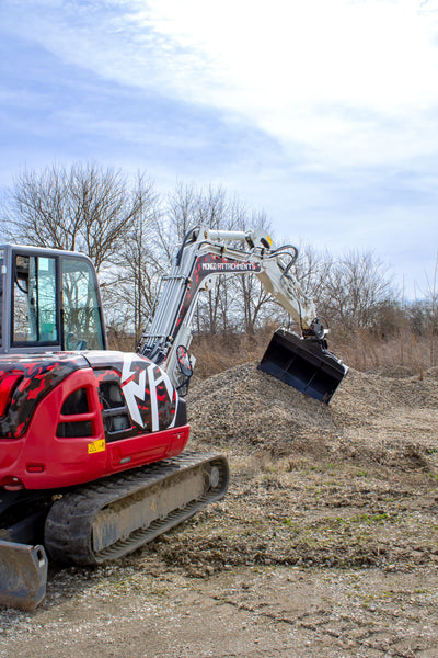 Mongo Attachments Hydraulic Tilt Bucket | Model MTGB1400X | Width 54