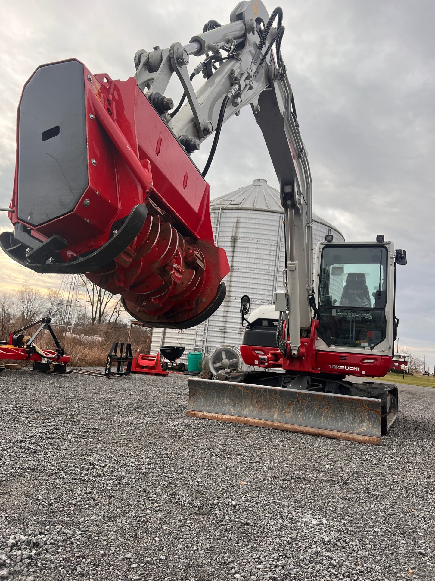 Mongo Attachments ProGrade Forestry Mulcher | Model MPG70R | Width 27" | 17 GPM | 3.5 Ton | For Excavators