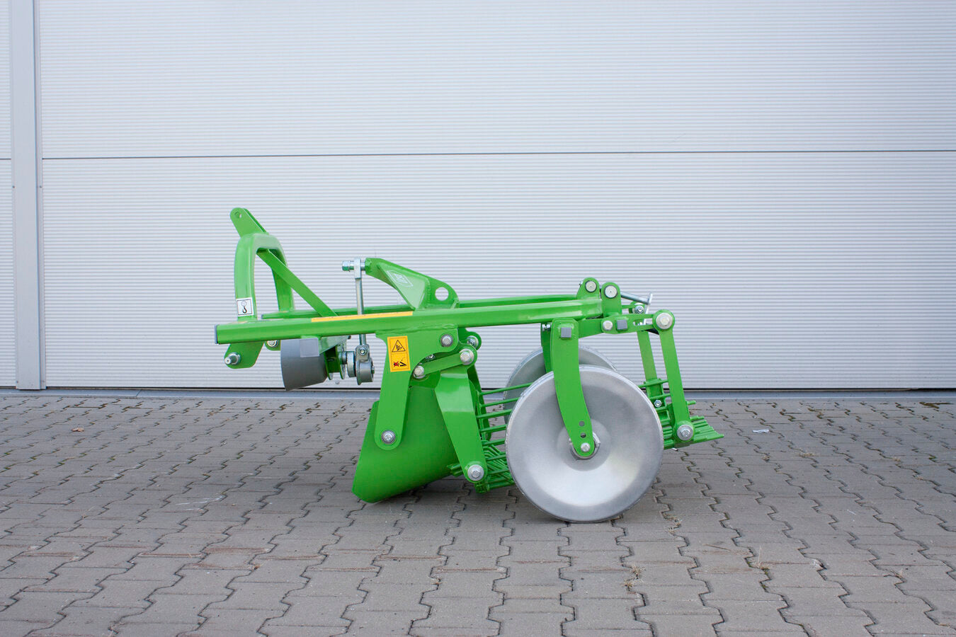 Bomet Ursa 1-Row Vibrating Potato Digger | Working Width 19" | 10 HP | Offset Hitch | For Tractors