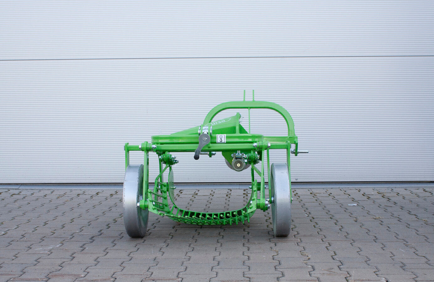 Bomet Ursa 1-Row Vibrating Potato Digger | Working Width 19" | 10 HP | Offset Hitch | For Tractors
