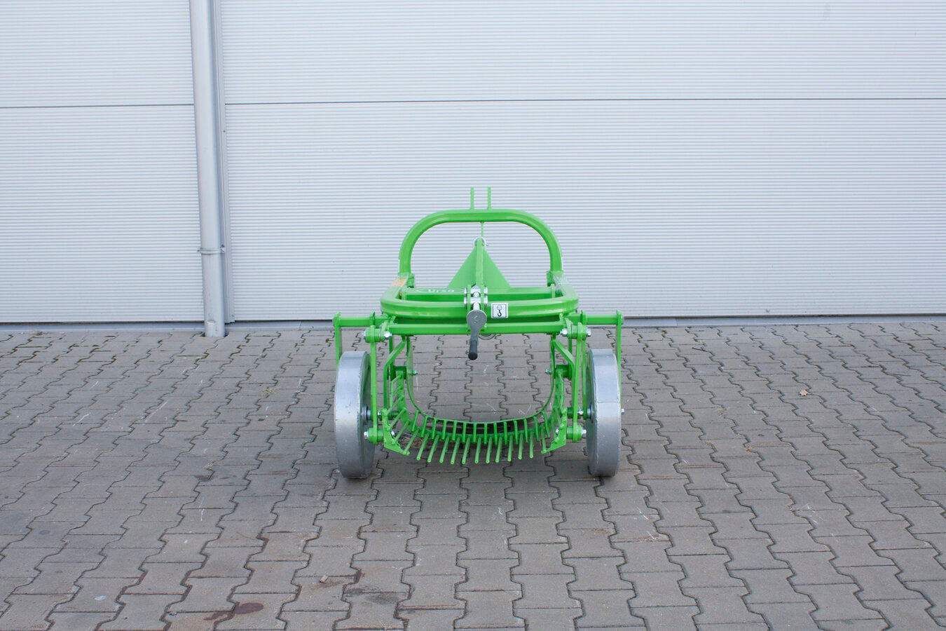 Bomet Ursa 1-Row Vibrating Potato Digger | Working Width 19" | 10 HP | Offset Hitch | For Tractors