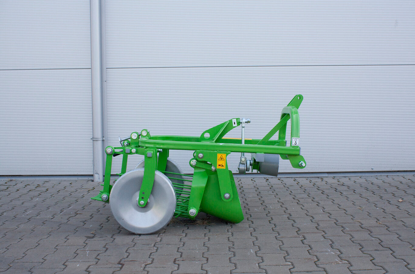 Bomet Ursa 1-Row Vibrating Potato Digger | Working Width 19" | 10 HP | Offset Hitch | For Tractors