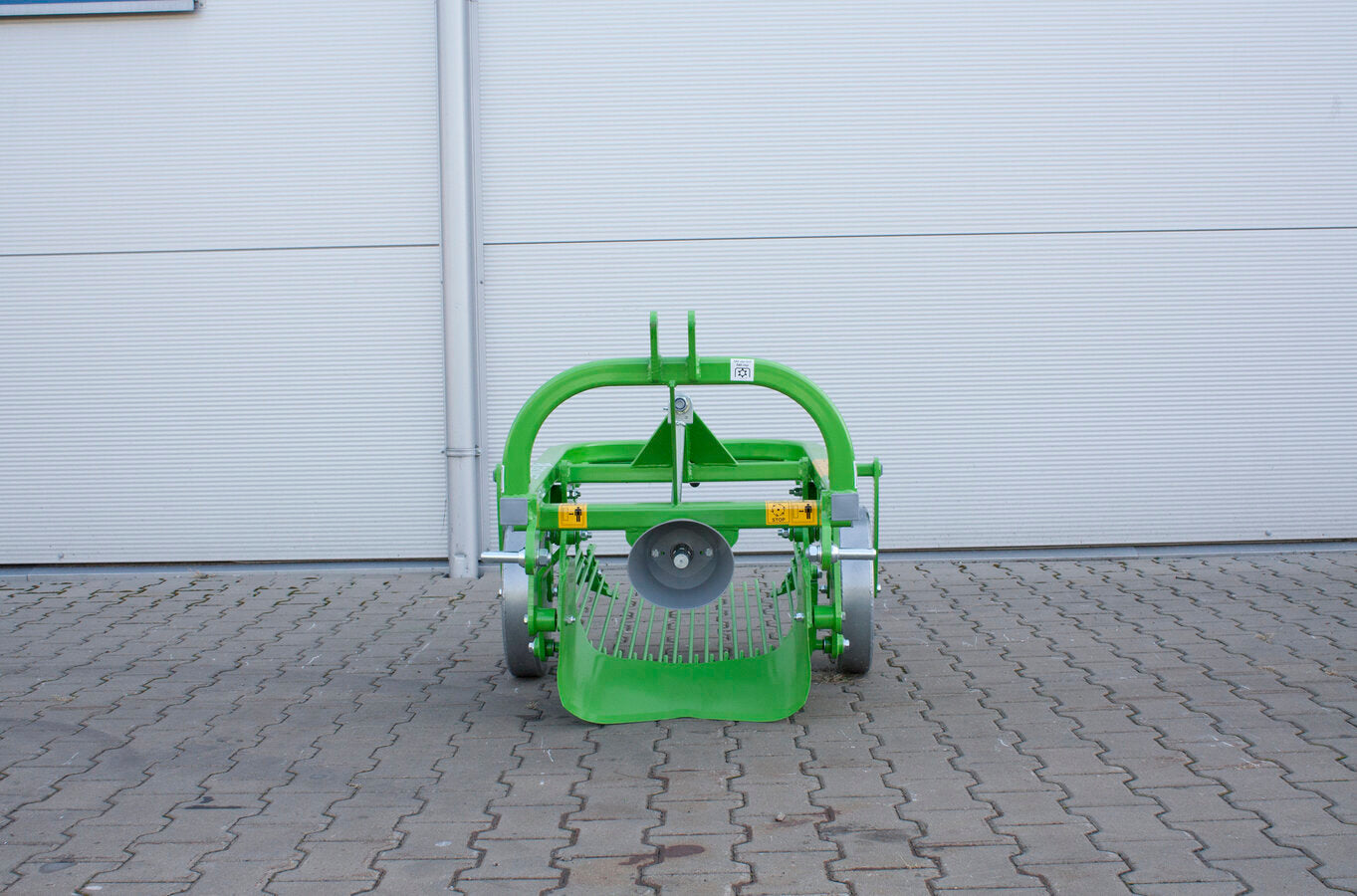 Bomet Ursa 1-Row Vibrating Potato Digger | Working Width 19" | 10 HP | Offset Hitch | For Tractors