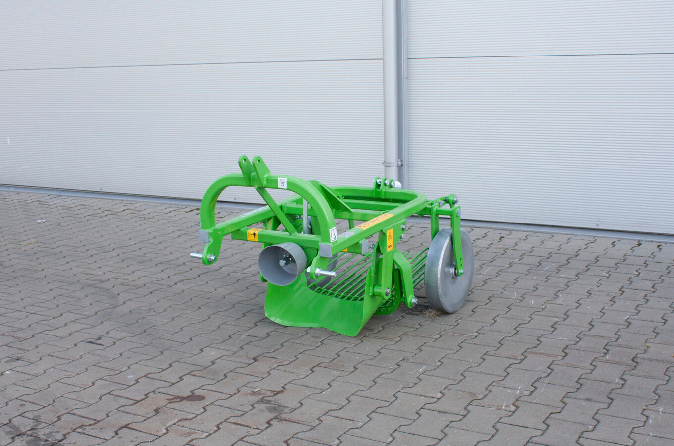 Bomet Ursa 1-Row Vibrating Potato Digger | Working Width 19" | 10 HP | Offset Hitch | For Tractors