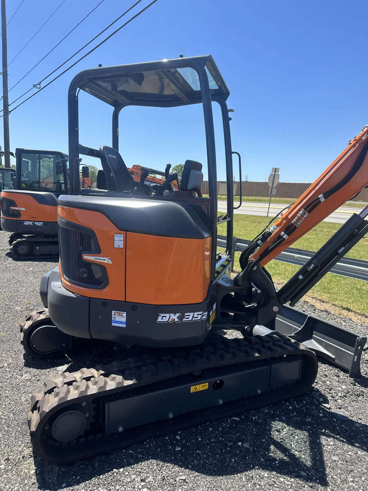 DEVELON | Mini Excavator | DX35Z-7 | Open Station | 24″ – Ripping