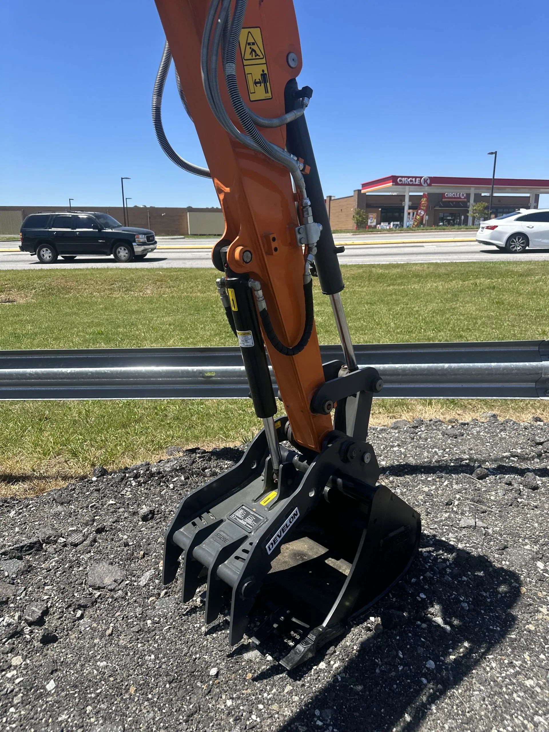 DEVELON | Mini Excavator | DX35Z-7 | Open Station | 24″ Bucket