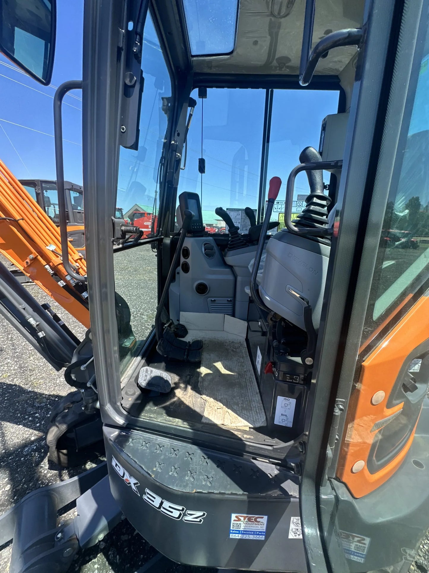 Develon | Mini Excavator | DX35Z-7 | Cab Machine | Long Arm | 24″ Bucket | Thumb | 66" Overall Width | 4 Tons
