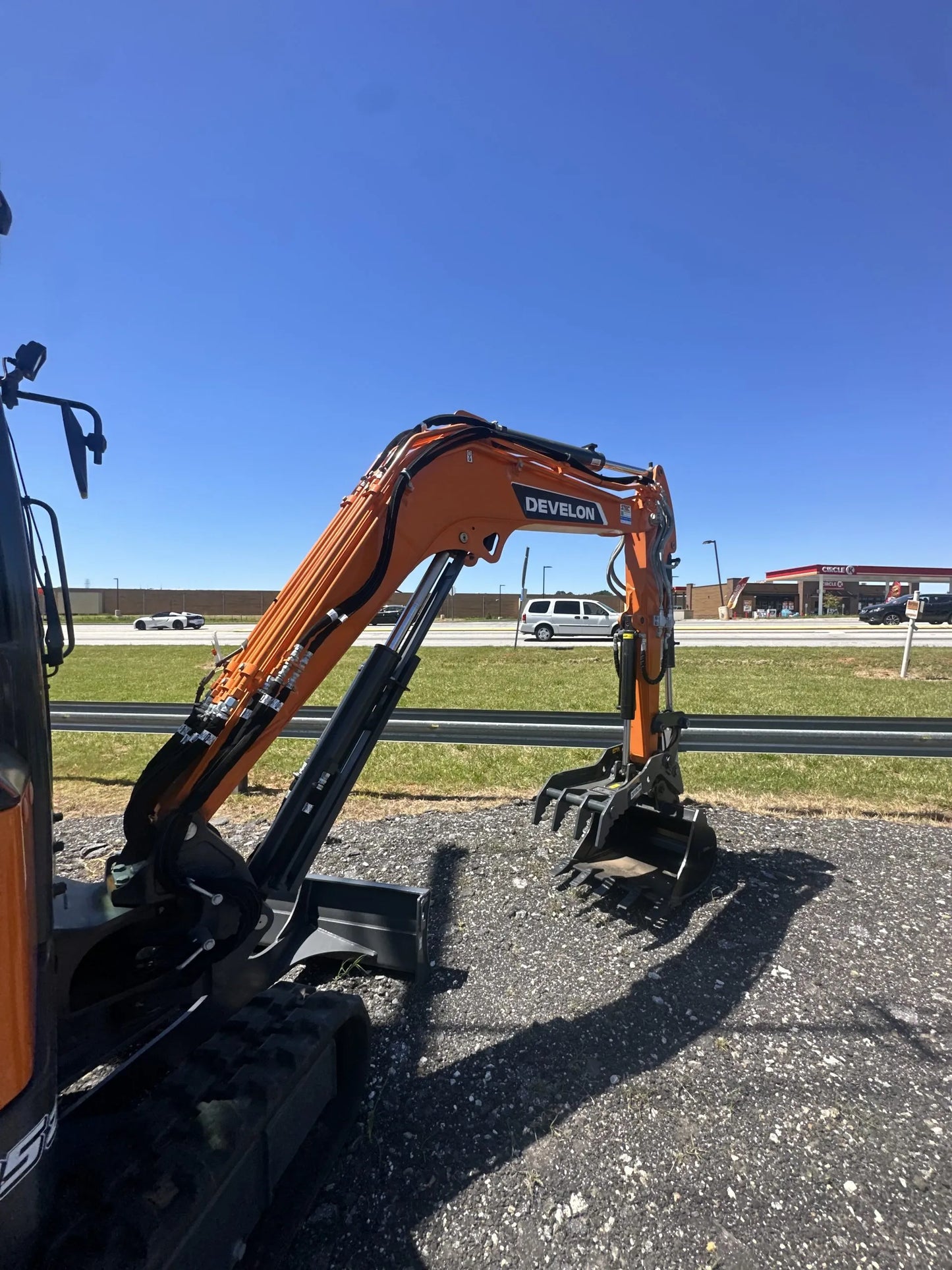 Develon | Mini Excavator | DX35Z-7 | Cab Machine | Long Arm | 24″ Bucket | Thumb | 66" Overall Width | 4 Tons