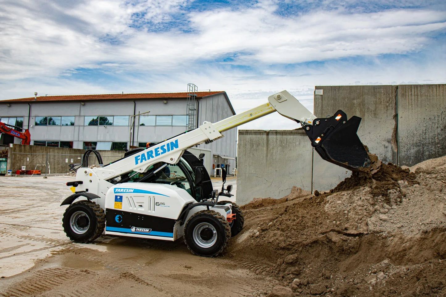 Faresin USA Full Electric Telehandler | Model FT-5719E | Lift Height 19′ 4″ | Capacity 5,732 lbs | 30 kW Transmission Motor | \For Construction & Agriculture