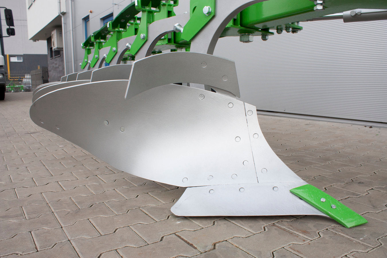Bomet Libra Single-beam ploughs (Spring Trip) | Width 3'-8' | 75-150 HP | For Tractors