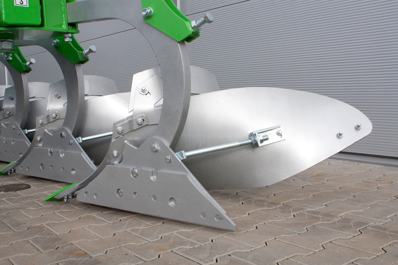 Bomet Libra Single-beam ploughs (Spring Trip) | Width 3'-8' | 75-150 HP | For Tractors