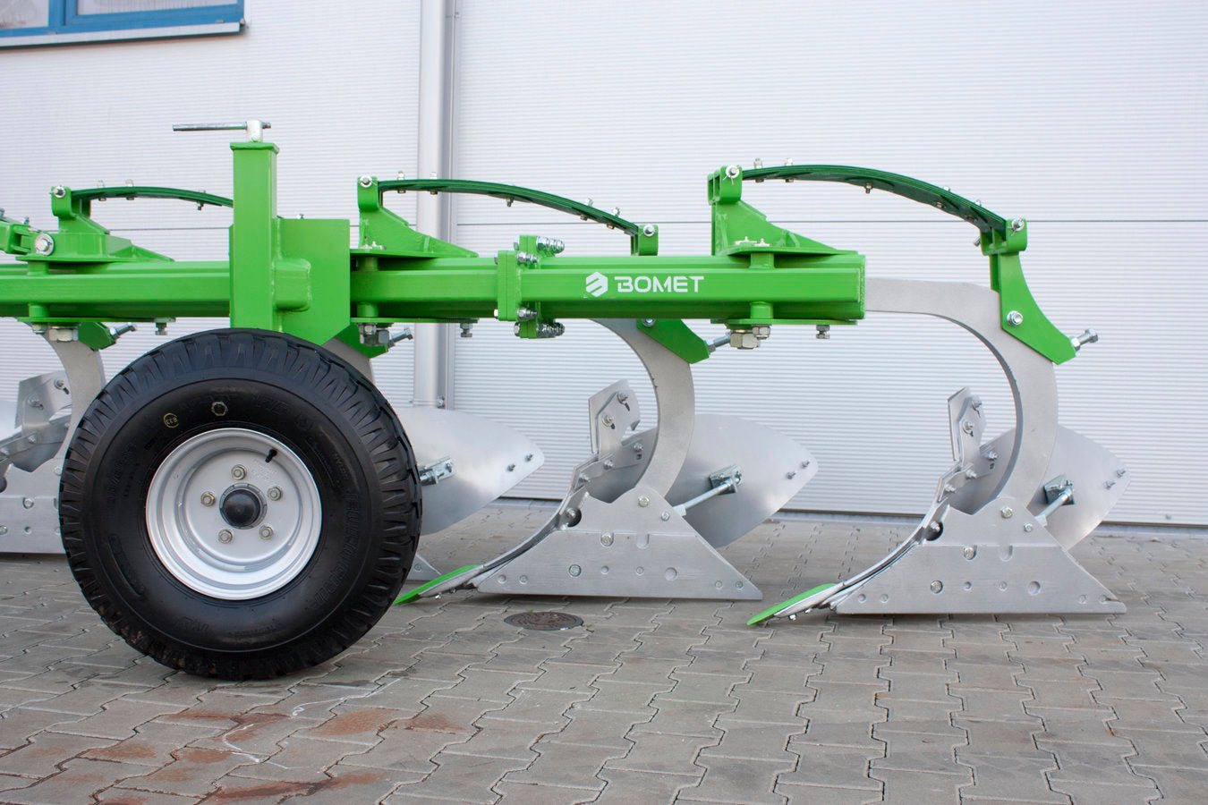 Bomet Libra Single-beam ploughs (Spring Trip) | Width 3'-8' | 75-150 HP | For Tractors
