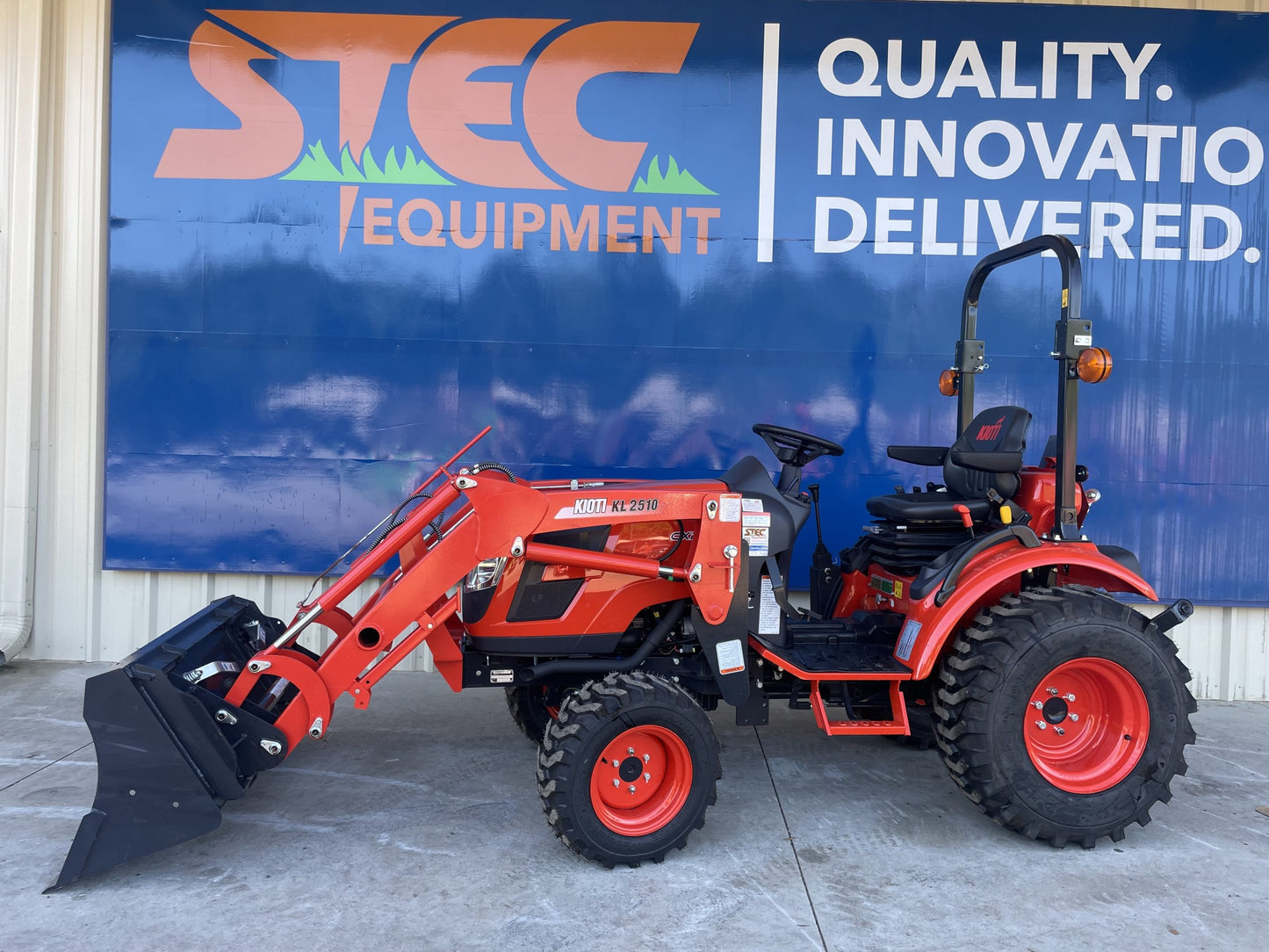 Kioti CX2510 HST Hydrostatic Tractor | 25 HP Diesel Engine| Compact Tractor With High Lift Capacity