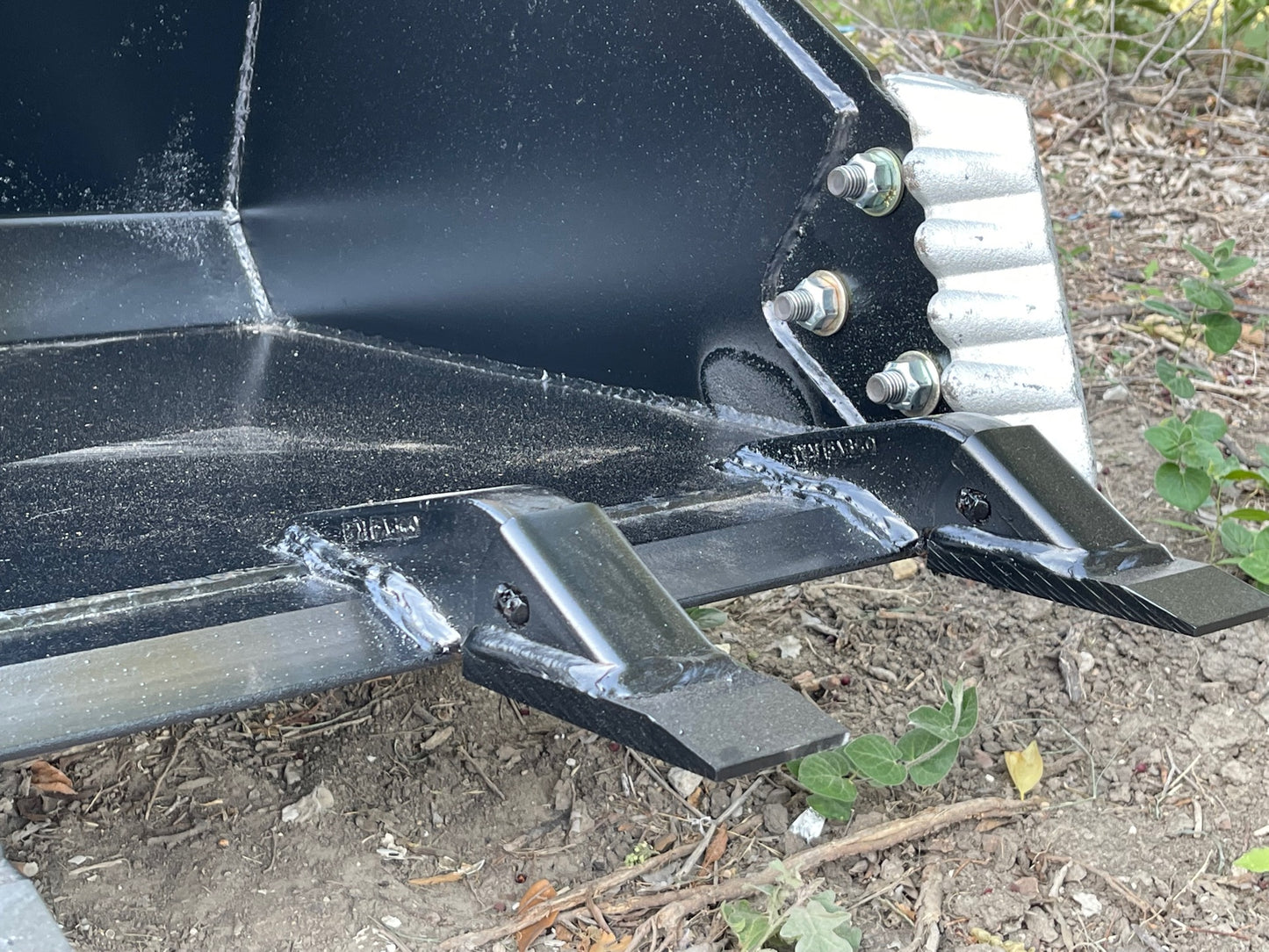 Star Industries HD Low Profile Dirt Buckets w/ Teeth | LP22A-T Series | Width 60" - 84" | 15–40 GPM | For Skid Steers