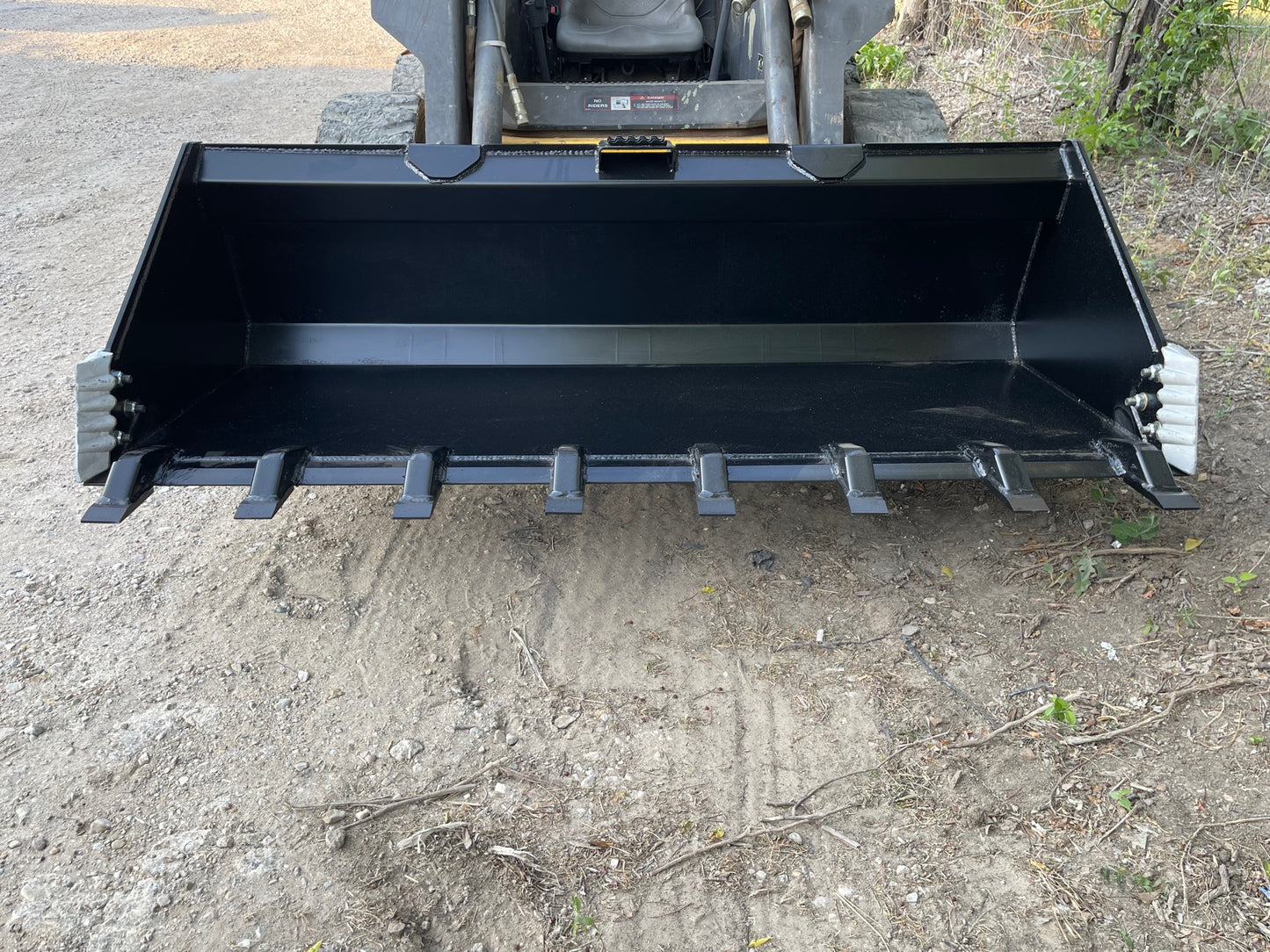 Star Industries HD Low Profile Dirt Buckets w/ Teeth | LP22A-T Series | Width 60" - 84" | 15–40 GPM | For Skid Steers