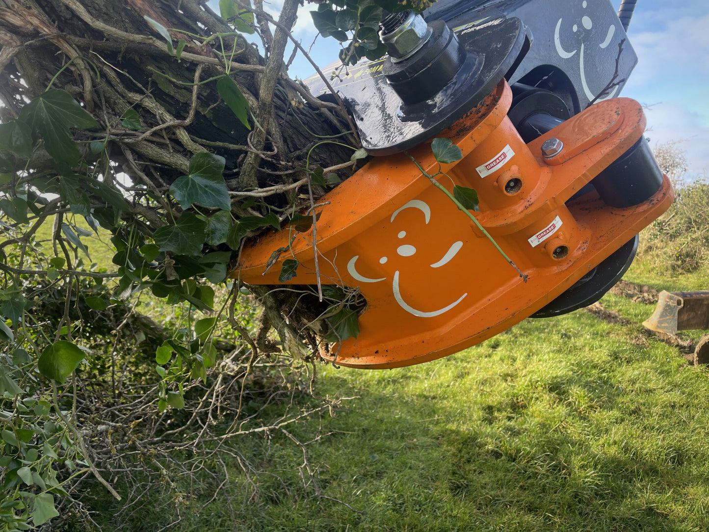 MDE Machinery | Tree Shear With Buncher | Model Koala 150T To Koala 550T | Cutting Capacity 6" To 21.5" Inches | Machine Size 1.5-40 Ton | For Excavator