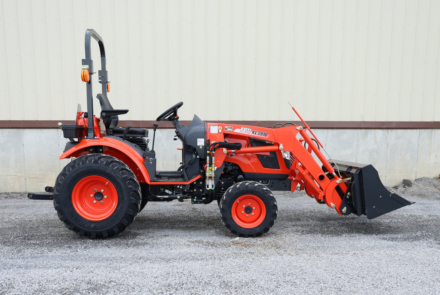 Kioti CX2510 HST Hydrostatic Tractor | 25 HP Diesel Engine| Compact Tractor With High Lift Capacity